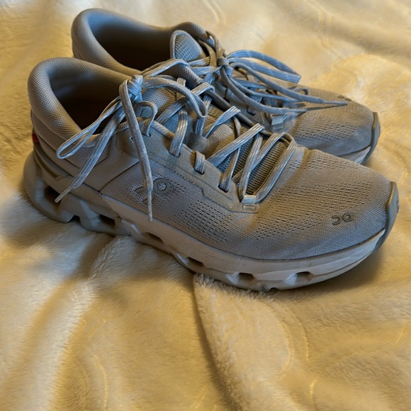 On Running Shoes - On cloud shoes women’s 9.5